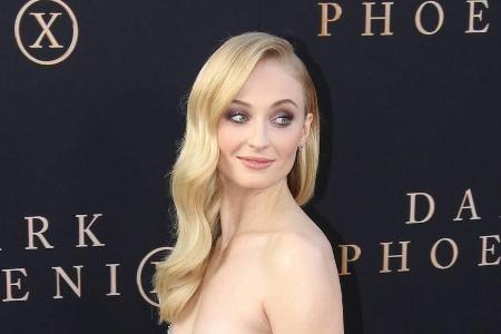 Sophie Turner spielt ganz schön grob Sophie Turner spielt ganz schön grob