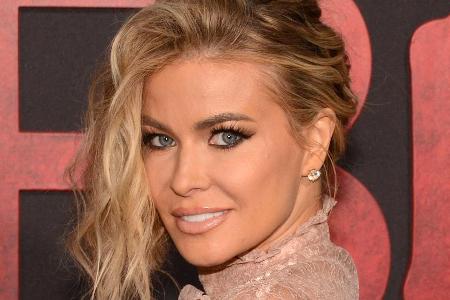 Klage: Carmen Electra hat der Stripclub-Werbung nicht zugestimmt Klage: Carmen Electra hat der Stripclub-Werbung nicht zugestimmt