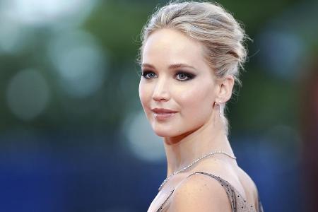 Schauspielerin Jennifer Lawrence strahlt auf dem roten Teppich - und ihre Haut gleich mit Schauspielerin Jennifer Lawrence strahlt auf dem roten Teppich - und ihre Haut gleich mit