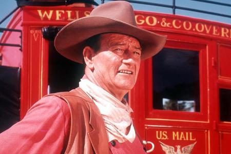 John Wayne in seiner Paraderolle als wettergegerbter Cowboy John Wayne in seiner Paraderolle als wettergegerbter Cowboy