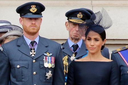 Prinz Harry und Herzogin Meghan bei der Geburtstagsparade für die Queen Prinz Harry und Herzogin Meghan bei der Geburtstagsparade für die Queen