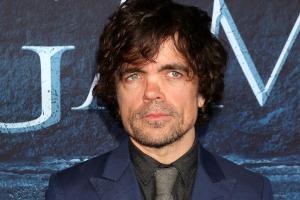 Nach "GoT"-Abschied: Spielt Peter Dinklage bald neben Rosamund Pike?