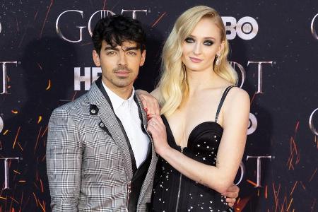 Joe Jonas und Sophie Turner fanden das Live-Streaming von Diplo bei ihrer Hochzeit zwar lustig, aber trotzdem unpassend Joe Jonas und Sophie Turner fanden das Live-Streaming von Diplo bei ihrer Hochzeit zwar lustig, aber trotzdem unpassend