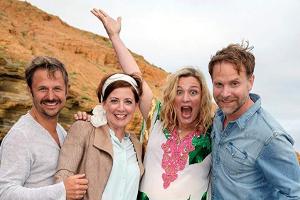 "Ein Ferienhaus auf Teneriffa": Lars (Philipp Hochmair), Diana (Caro Scrimali),Tinka (Anna König) und Jürgen (Janek Rieke)