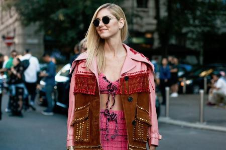Lederjacken im Cowboy-Stil sind angesagt: Fashionbloggerin Chiara Ferragni weiß, wie man das Kleidungsstück perfekt stylt Lederjacken im Cowboy-Stil sind angesagt: Fashionbloggerin Chiara Ferragni weiß, wie man das Kleidungsstück perfekt stylt