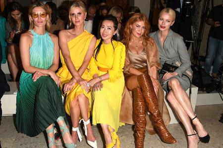 Charlott Cordes, Nicky Hilton Rothschild mit Managerin, Palina Rojinski, Franziska Knuppe (v.l.n.r.) Charlott Cordes, Nicky Hilton Rothschild mit Managerin, Palina Rojinski, Franziska Knuppe (v.l.n.r.)