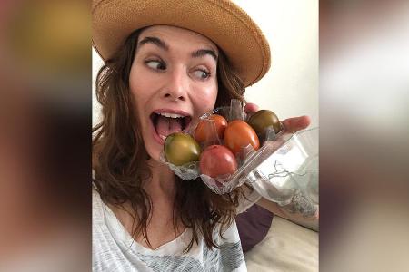 Lena Headey mit als Tomaten getarnten Eiern Lena Headey mit als Tomaten getarnten Eiern