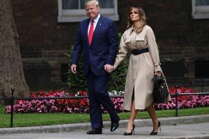 Melania Trump: Stilsicherer Auftritt im Trenchcoat