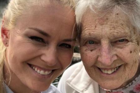 Lindsey Vonn zeigte ihrer Oma die Bronze-Medaille von den Olympischen Winterspielen 2018 Lindsey Vonn zeigte ihrer Oma die Bronze-Medaille von den Olympischen Winterspielen 2018
