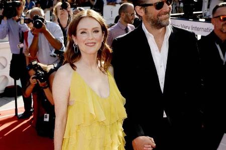 Julianne Moore mit Ehemann Bart Freundlich bei der Eröffnung des Internationalen Filmfestivals Karlovy Vary Julianne Moore mit Ehemann Bart Freundlich bei der Eröffnung des Internationalen Filmfestivals Karlovy Vary