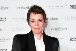 Die echte Queen ehrt die falsche Queen: Olivia Colman wird CBE
