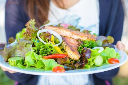 Grillen und Kalorien sparen? Das geht! Grillen und Kalorien sparen? Das geht!