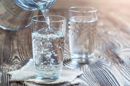 Wasser ist der ultimative Durstlöscher. Doch Wasser ist nicht gleich Wasser Wasser ist der ultimative Durstlöscher. Doch Wasser ist nicht gleich Wasser