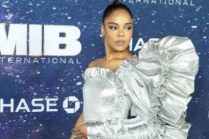 Tessa Thompson: Spektakulärer Glitzer-Auftritt