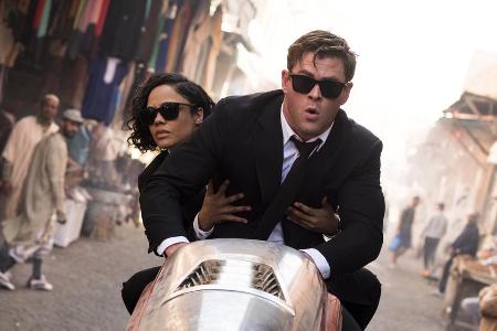 Die Agenten H (Chris Hemsworth) und M (Tessa Thompson) im Einsatz Die Agenten H (Chris Hemsworth) und M (Tessa Thompson) im Einsatz