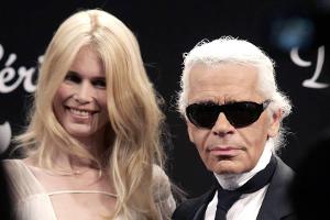 Auch Karl Lagerfelds einstige Muse Claudia Schiffer erwies ihm in Paris die letzte Ehre