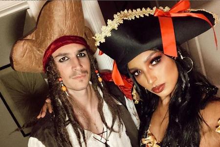 Jasmine Tookes und Juan David Borrero haben sich für ein Partnerkostüm entschieden