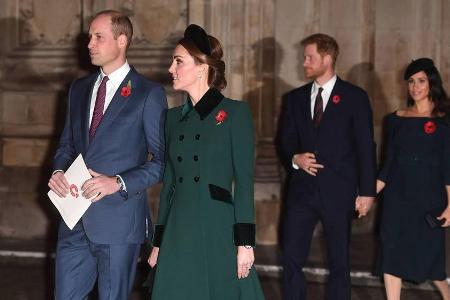 Prinz William mit Herzogin Kate und Prinz Harry mit Herzogin Meghan beim Remembrance-Gottesdienst vor einem Jahr Prinz William mit Herzogin Kate und Prinz Harry mit Herzogin Meghan beim Remembrance-Gottesdienst vor einem Jahr