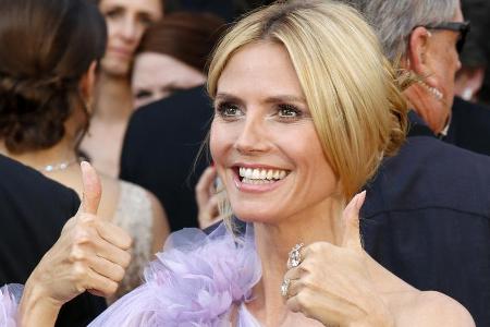 Über sich selbst lachen können wie Heidi Klum? Dafür gibt es zwei Daumen hoch Über sich selbst lachen können wie Heidi Klum? Dafür gibt es zwei Daumen hoch