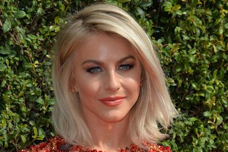 Schauspielerin Julianne Hough hat einen Schicksalsschlag zu verkraften Schauspielerin Julianne Hough hat einen Schicksalsschlag zu verkraften
