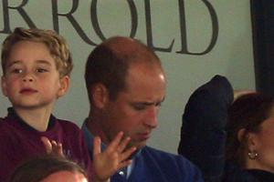 Großer Fußballfan: Prinz George jubelt im Stadion