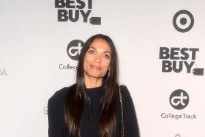 Transphobe Attacken? Ex-Angestellter verklagt Rosario Dawson
