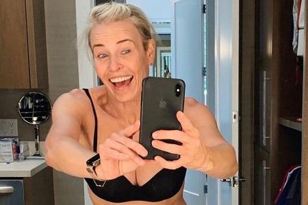 Chelsea Handler unterstützt halb nackt die Krebsforschung Chelsea Handler unterstützt halb nackt die Krebsforschung