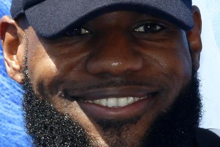 LeBron James unterstützt die Feuerwehr in Kalifornien LeBron James unterstützt die Feuerwehr in Kalifornien