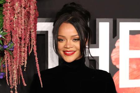 Rihanna freut sich über den Sohn ihrer Assistentin Jennifer Rosales Rihanna freut sich über den Sohn ihrer Assistentin Jennifer Rosales