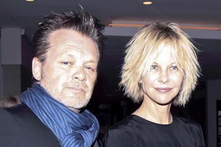 Im November 2018 gaben Meg Ryan und John Mellencamp ihre Verlobung bekannt Im November 2018 gaben Meg Ryan und John Mellencamp ihre Verlobung bekannt