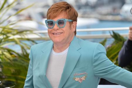 Elton John fühlt sich zu Elton John fühlt sich zu