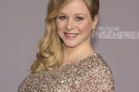 Beim Deutschen Fernsehpreis Anfang des Jahres überraschte Jasmin Schwiers mit ihrem XXL-Babybauch Beim Deutschen Fernsehpreis Anfang des Jahres überraschte Jasmin Schwiers mit ihrem XXL-Babybauch