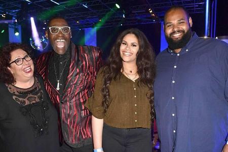 Alphonso Williams (2.v.l.) mit Ehefrau Manuela (v.l.), Tochter Franziska und Sohn Raphael im April 2019 Alphonso Williams (2.v.l.) mit Ehefrau Manuela (v.l.), Tochter Franziska und Sohn Raphael im April 2019
