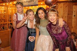 Nach der Wiesn: Das Dirndl richtig waschen und aufbewahren