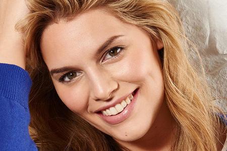 Model Angelina Kirsch will mit ihrem neuen Buch zu mehr Selbstliebe aufrufen Model Angelina Kirsch will mit ihrem neuen Buch zu mehr Selbstliebe aufrufen