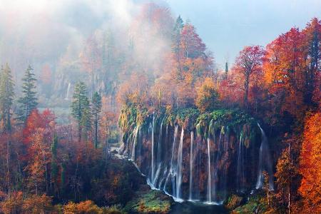 Nicht nur im Sommer ein Hotspot: Der Nationalpark Plitvicer Seen in Kroatien ist auch im Herbst einen Besuch wert Nicht nur im Sommer ein Hotspot: Der Nationalpark Plitvicer Seen in Kroatien ist auch im Herbst einen Besuch wert