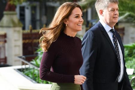 Diese Farbkombination sollte man sich merken: Kate in Aubergine und Khaki
