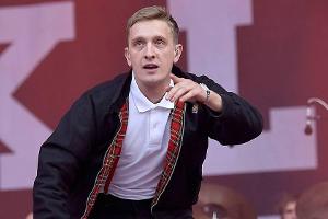 Felix Kummer: Kraftklub-Sänger rappt sich an die Chartspitze