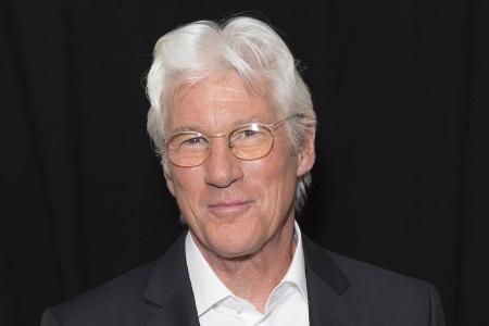Richard Gere erhält einen Orden für seine tatkräftige Unterstützung als Seenotretter Richard Gere erhält einen Orden für seine tatkräftige Unterstützung als Seenotretter