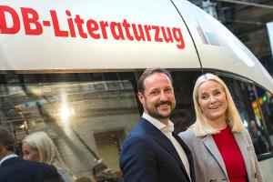 Haakon und Mette-Marit: Mit dem Zug zur Frankfurter Buchmesse
