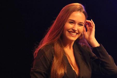 Zieht sie wirklich in den Dschungel? Laura Müller soll bereits als Kandidatin fest stehen. Zieht sie wirklich in den Dschungel? Laura Müller soll bereits als Kandidatin fest stehen.