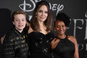 Angelina Jolie: Mit ihren Kindern auf dem roten Teppich