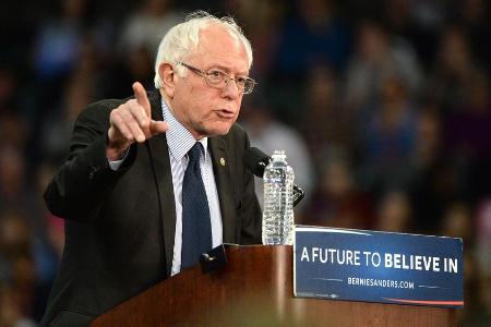 Muss seinen straffen Zeitplan vorerst unterbrechen: US-Präsidentschaftsbewerber Bernie Sanders Muss seinen straffen Zeitplan vorerst unterbrechen: US-Präsidentschaftsbewerber Bernie Sanders
