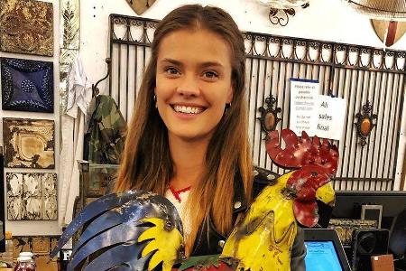Model Nina Agdal hat sich zu einem herbstlichen Spontankauf hinreißen lassen Model Nina Agdal hat sich zu einem herbstlichen Spontankauf hinreißen lassen