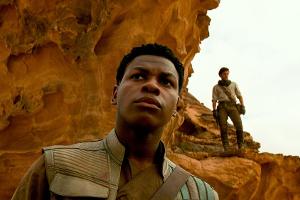 Finn (John Boyega, l.) und Poe Dameron (Oscar Isaac) in "Star Wars: Der Aufstieg Skywalkers"