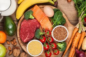 Viel pflanzenbasierte Nahrung, ergänzt um ein wenig Fleisch und Fisch: Flexitarier liegen im Trend - doch was steckt dahinter?