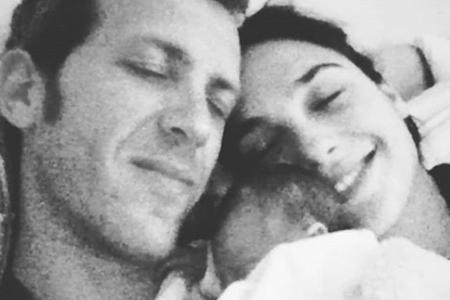 2011 bekamen Gal Gadot und Yaron Versano ihre erste Tochter 2011 bekamen Gal Gadot und Yaron Versano ihre erste Tochter