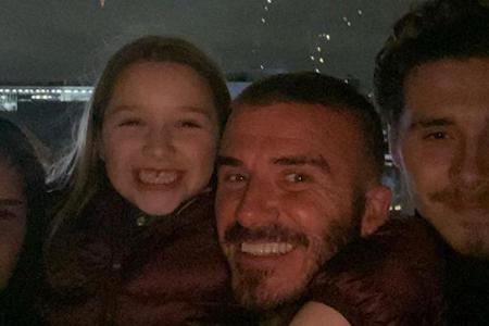 Cruz, Harper, David und Brooklyn Beckham (v.l.n.r.) feiern die Cruz, Harper, David und Brooklyn Beckham (v.l.n.r.) feiern die