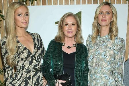 Paris Hilton mit Mutter Kathy und Schwester Nicky (v.l.n.r.) Paris Hilton mit Mutter Kathy und Schwester Nicky (v.l.n.r.)