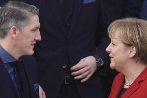 Bastian Schweinsteiger freut sich über Nachricht von Merkel